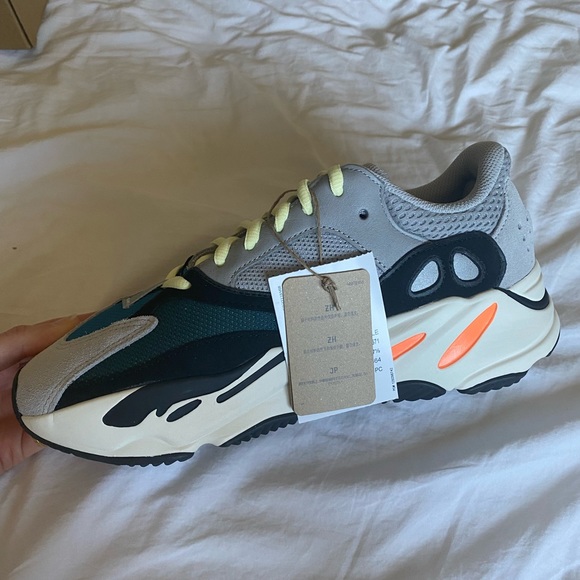 YEEZY 700 BOOST - Picture 6 of 8